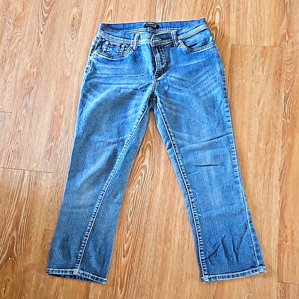 Venus jeans size 12. Great design on back pockets.